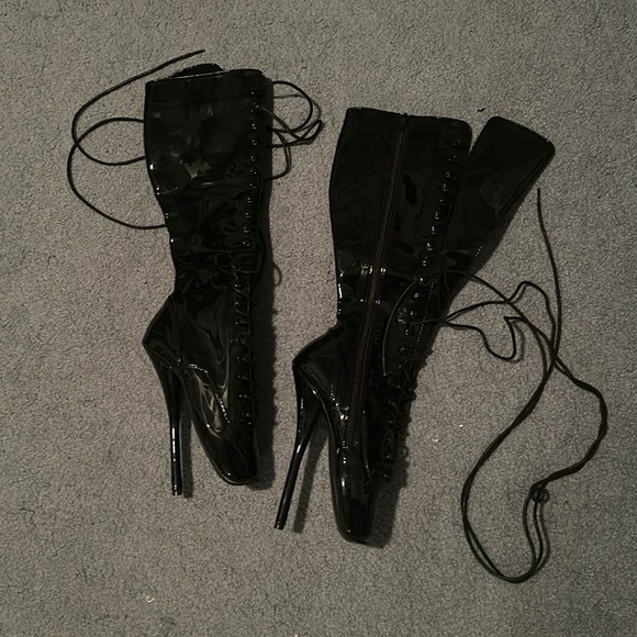 Devious ballet fetish heel boots. Size 7 - Picture 2 of 6